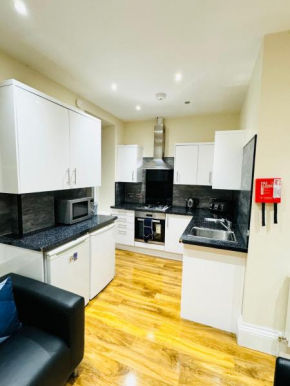 3 Bedroom Apartment with castle views